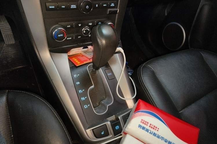 Used Chevrolet Captiva 2015 2.4L 4x4 Flagship Edition 7-Seater Gear Lever
