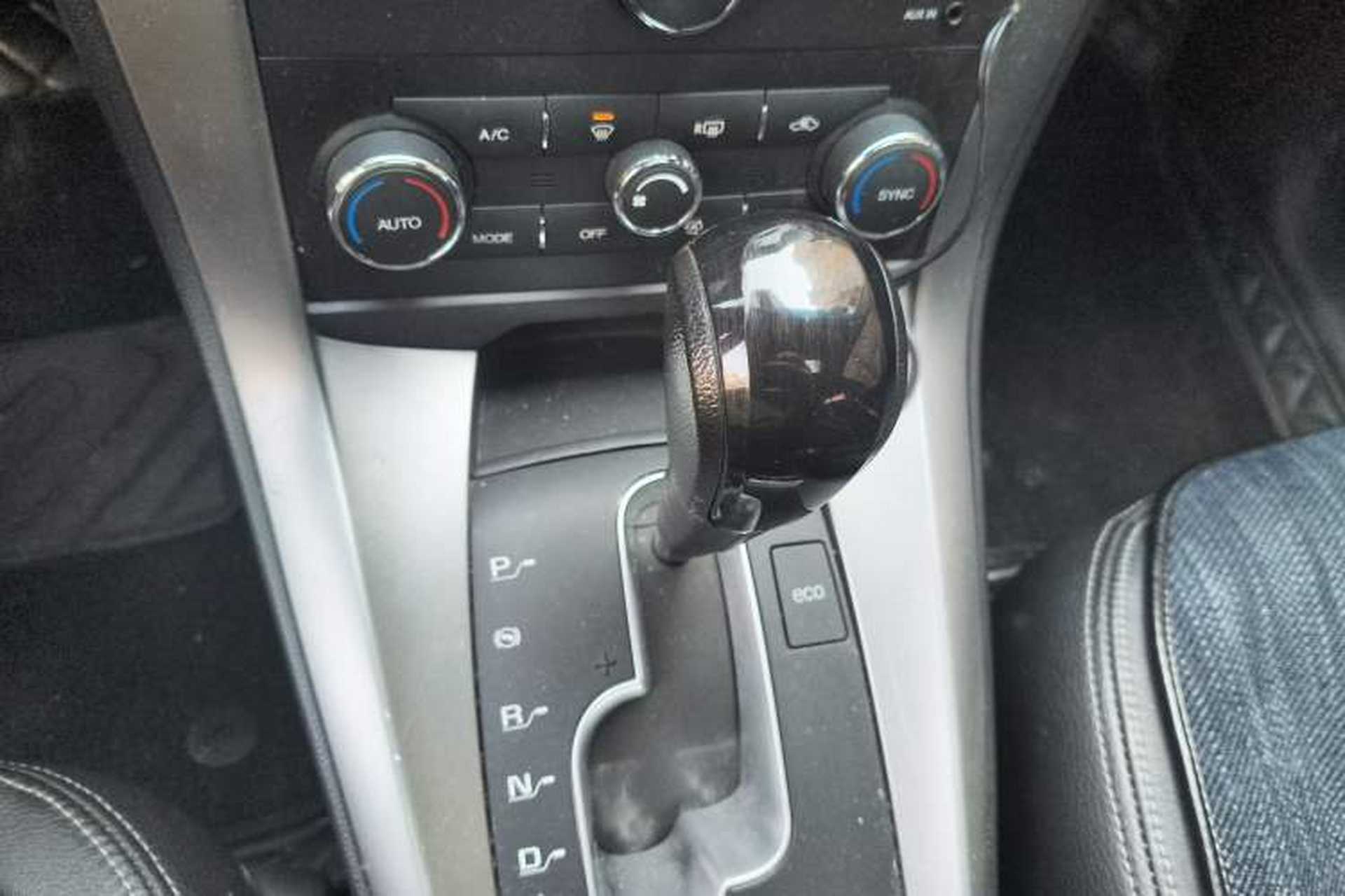 Used Chevrolet Captiva 2015 2.4L 4x4 Flagship Edition 7-Seater Gear Lever