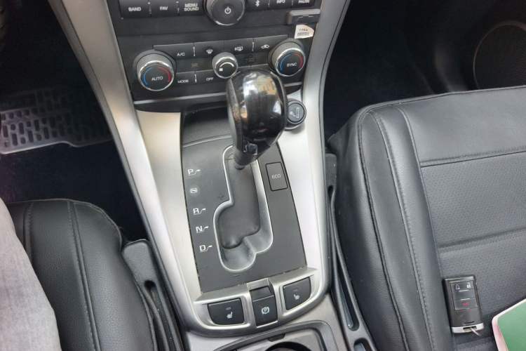 Used Chevrolet Captiva 2015 2.4L 4x4 Flagship Edition 7-Seater Gear Lever