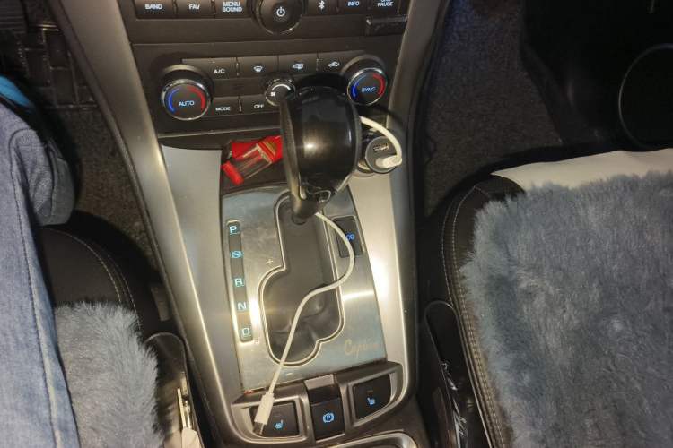 Used Chevrolet Captiva 2015 2.4L 4x4 Flagship Edition 7-Seater Gear Lever