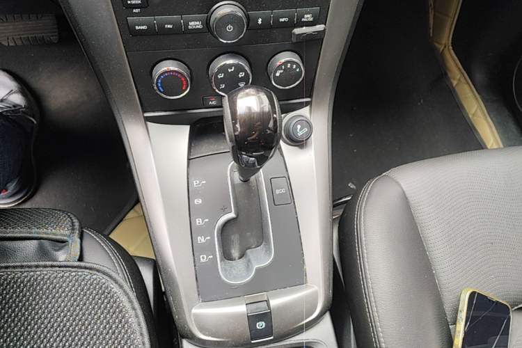 Used Chevrolet Captiva 2015 2.4L Two-Wheel Drive Urban Version 7 Seats Gear Lever