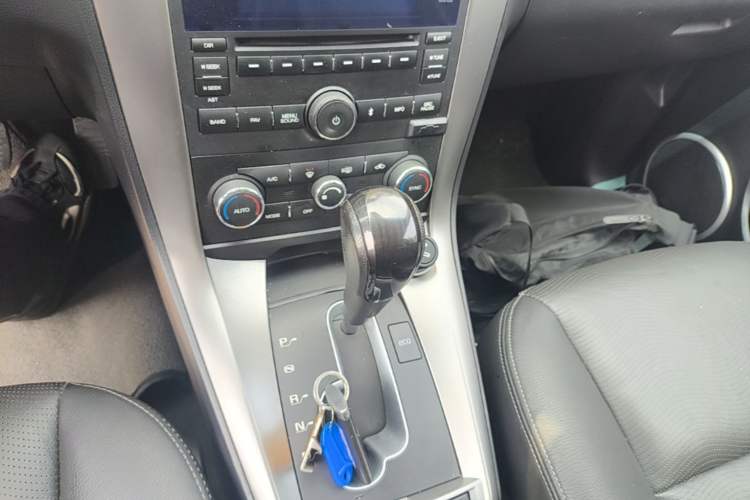 Used Chevrolet Captiva 2015 2.4L 4x4 Flagship Edition 7-Seater Gear Lever