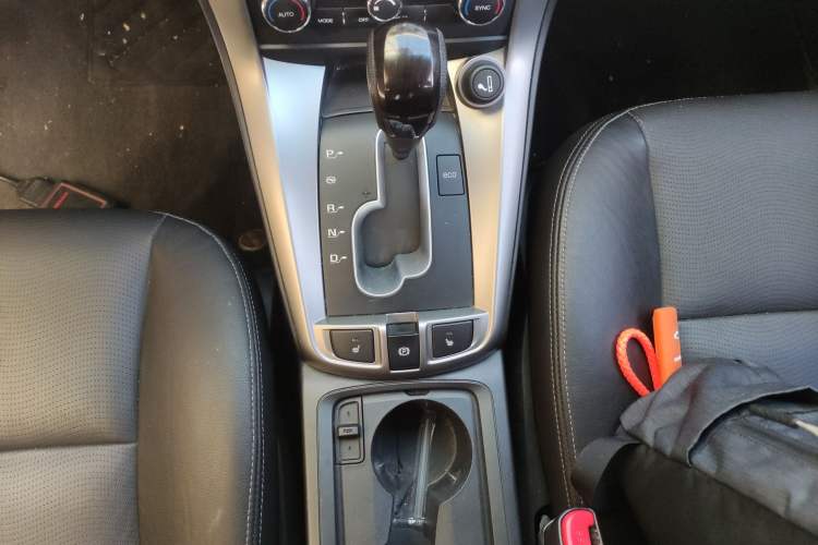 Used Chevrolet Captiva 2015 2.4L 4x4 Flagship Edition 7-Seater Gear Lever