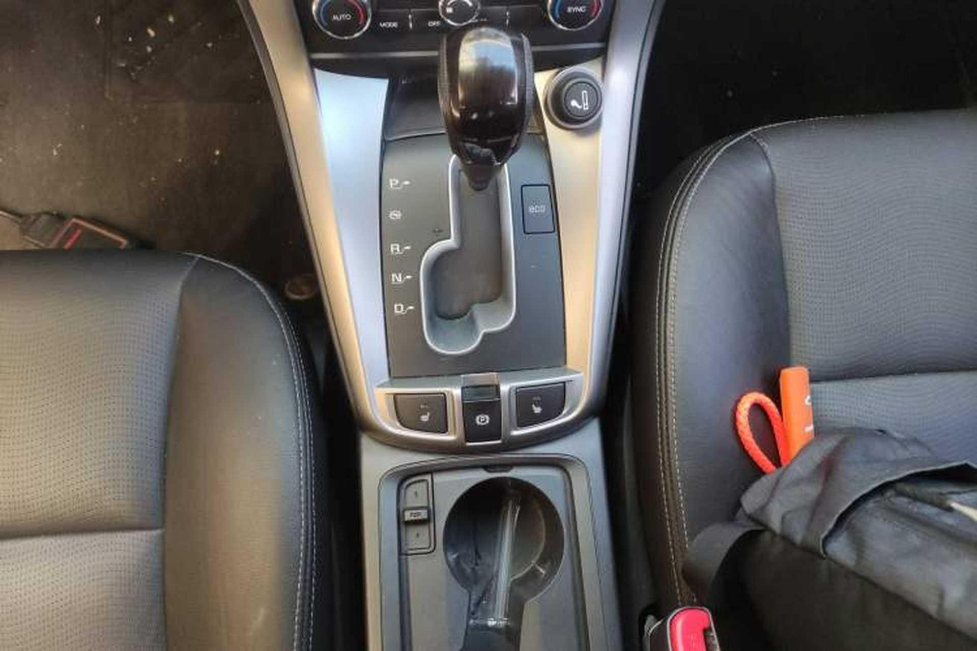 Used Chevrolet Captiva 2015 2.4L 4x4 Flagship Edition 7-Seater Gear Lever