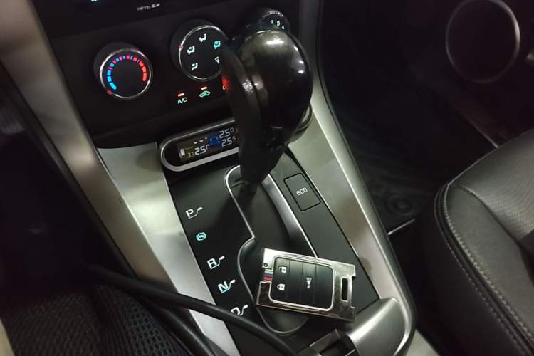 Used Chevrolet Captiva 2015 2.4L Two-Wheel Drive Urban Version 7 Seats Gear Lever