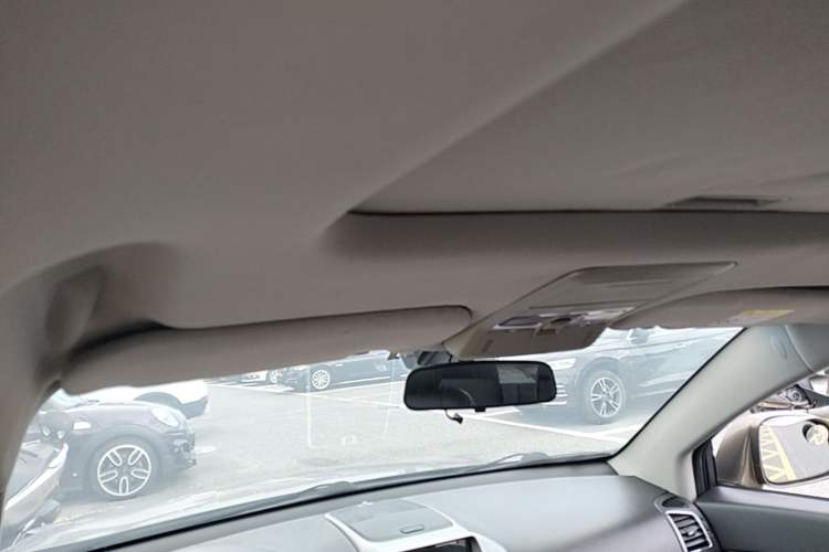 Used Chevrolet Captiva 2015 2.4L 4x4 Flagship Edition 7-Seater Headliner
