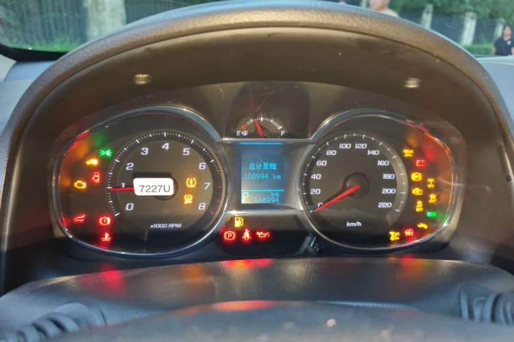 Used Chevrolet Captiva 2015 2.4L 4x4 Flagship Edition 7-Seater Instrument Cluster