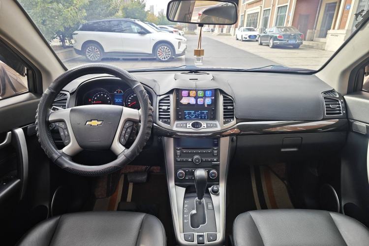 Used Chevrolet Captiva 2015 2.4L 4x4 Flagship Edition 7-Seater Interior 1