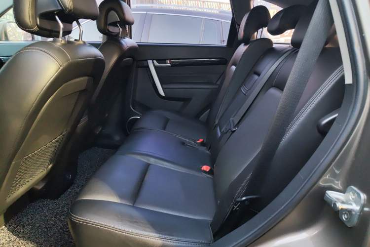 Used Chevrolet Captiva 2015 2.4L 4x4 Flagship Edition 7-Seater Interior 1