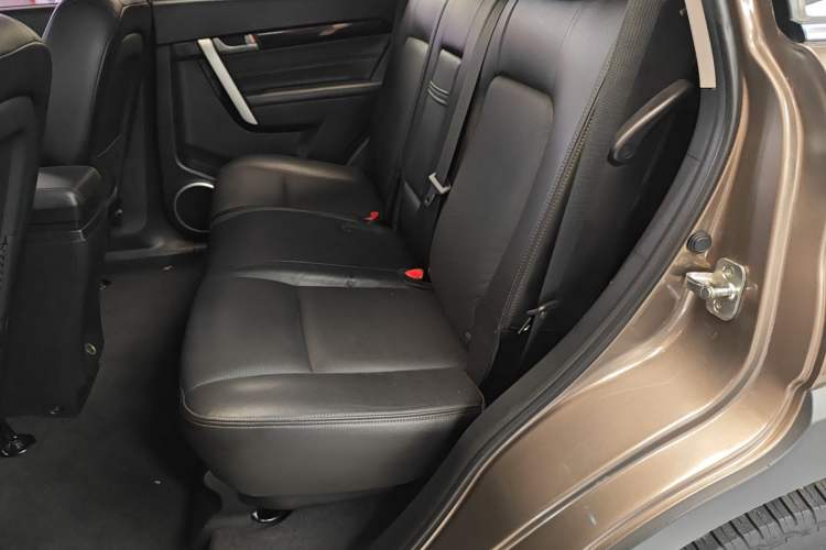 Used Chevrolet Captiva 2015 2.4L Two-Wheel Drive Urban Version 7 Seats Interior 1