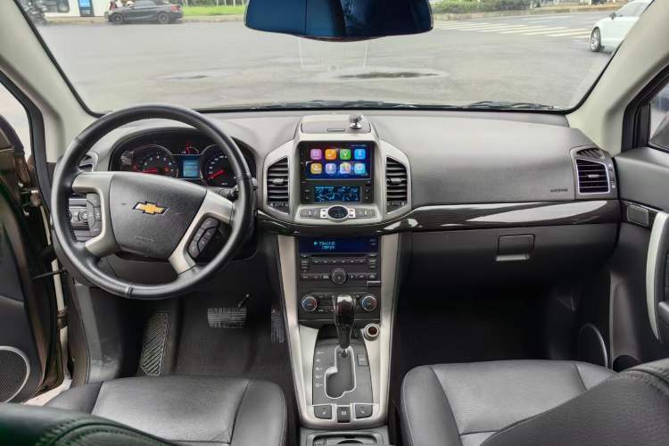 Used Chevrolet Captiva 2015 2.4L 4x4 Flagship Edition 7-Seater Interior 1