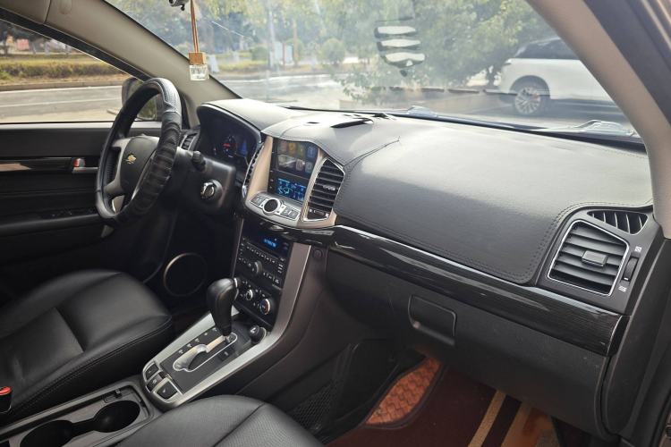 Used Chevrolet Captiva 2015 2.4L 4x4 Flagship Edition 7-Seater Interior 10