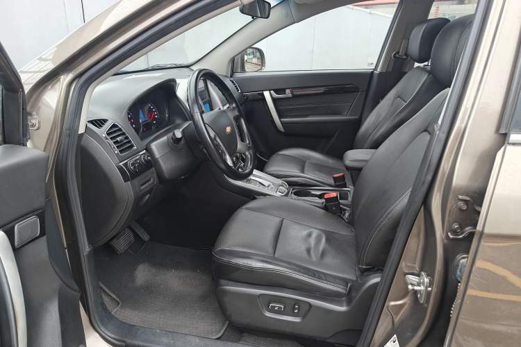 Used Chevrolet Captiva 2015 2.4L 4x4 Flagship Edition 7-Seater Interior 2