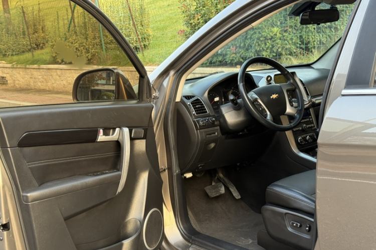 Used Chevrolet Captiva 2015 2.4L 4x4 Flagship Edition 7-Seater Interior 2