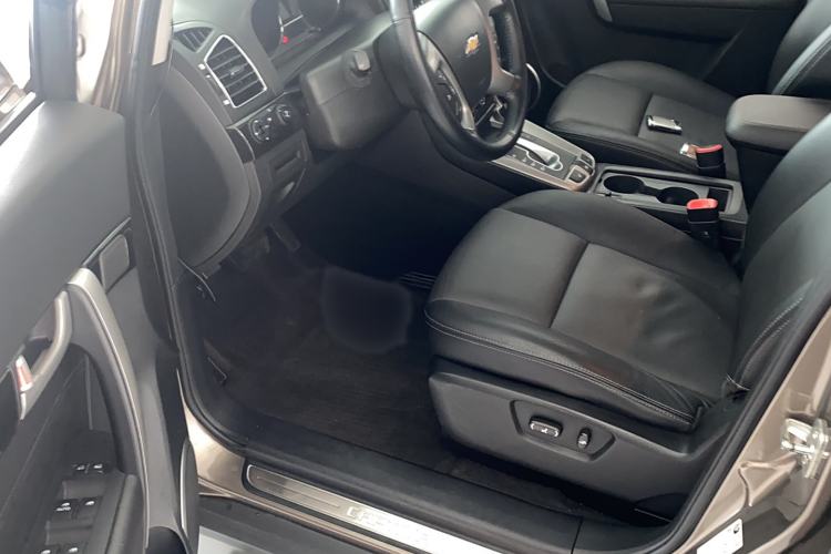 Used Chevrolet Captiva 2015 2.4L 4x4 Flagship Edition 7-Seater Interior 2