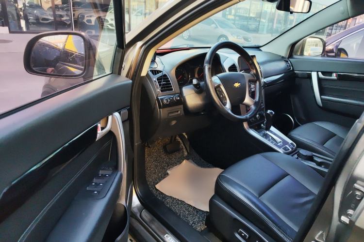 Used Chevrolet Captiva 2015 2.4L 4x4 Flagship Edition 7-Seater Interior 2