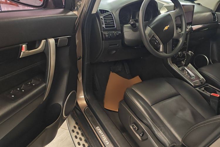 Used Chevrolet Captiva 2015 2.4L Two-Wheel Drive Urban Version 7 Seats Interior 2