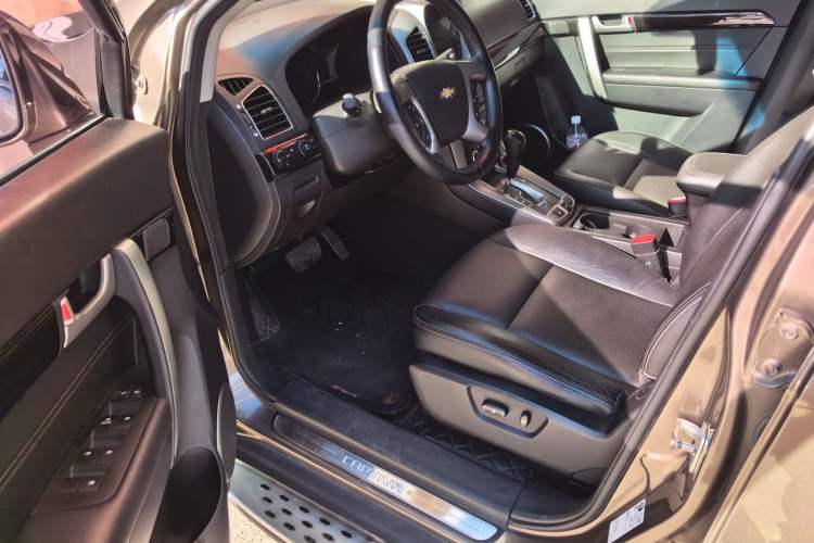 Used Chevrolet Captiva 2015 2.4L 4x4 Flagship Edition 7-Seater Interior 2