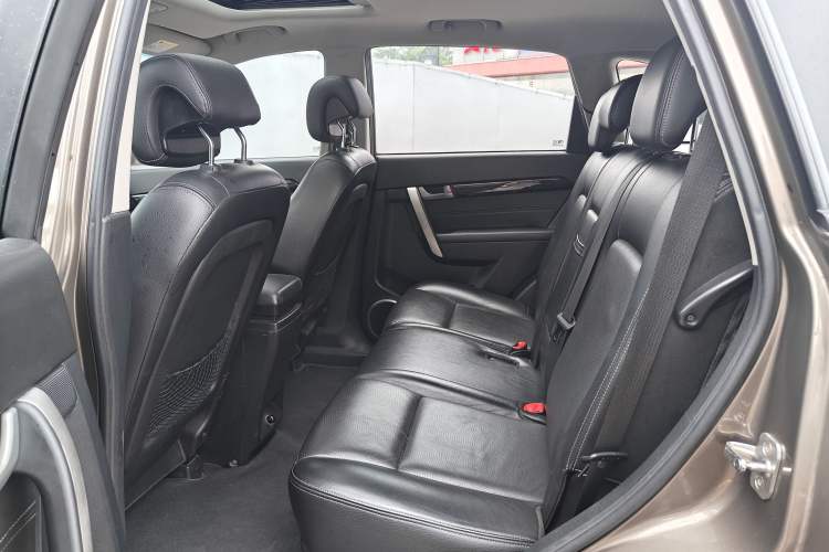 Used Chevrolet Captiva 2015 2.4L 4x4 Flagship Edition 7-Seater Interior 3