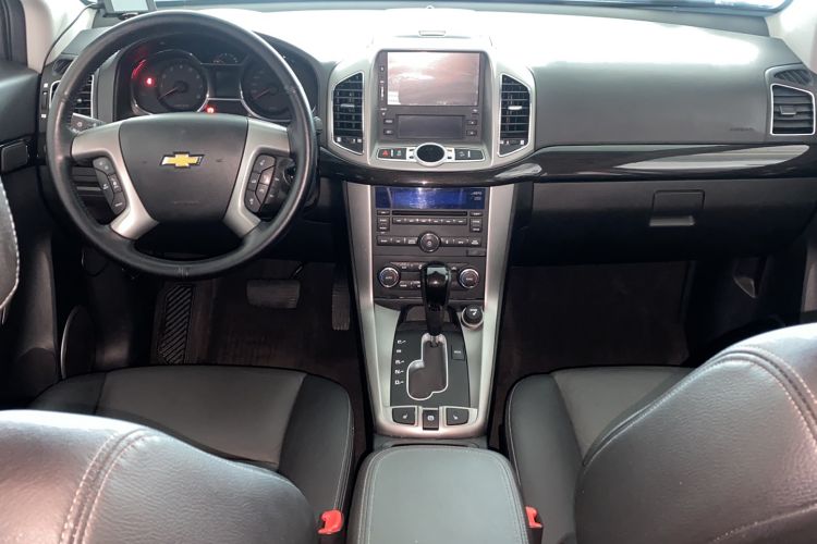 Used Chevrolet Captiva 2015 2.4L 4x4 Flagship Edition 7-Seater Interior 3
