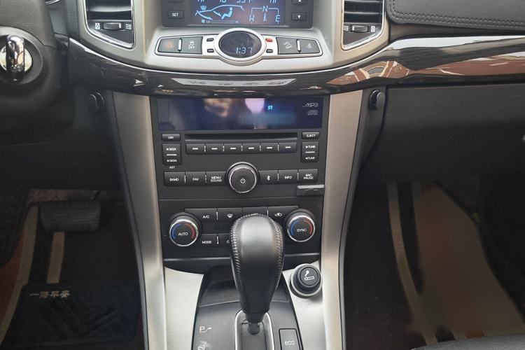 Used Chevrolet Captiva 2015 2.4L 4x4 Flagship Edition 7-Seater Interior 3