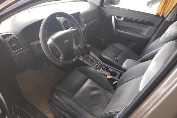 Used Chevrolet Captiva 2015 2.4L 4x4 Flagship Edition 7-Seater Interior 3