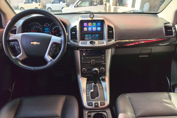 Used Chevrolet Captiva 2015 2.4L 4x4 Flagship Edition 7-Seater Interior 3