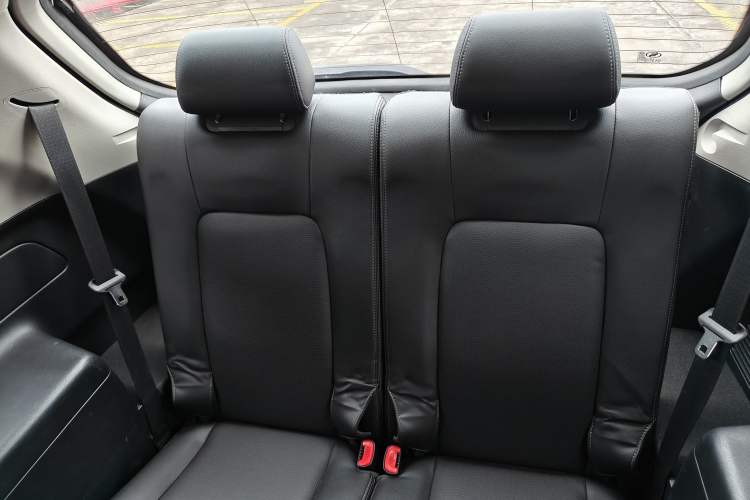 Used Chevrolet Captiva 2015 2.4L 4x4 Flagship Edition 7-Seater Interior 4