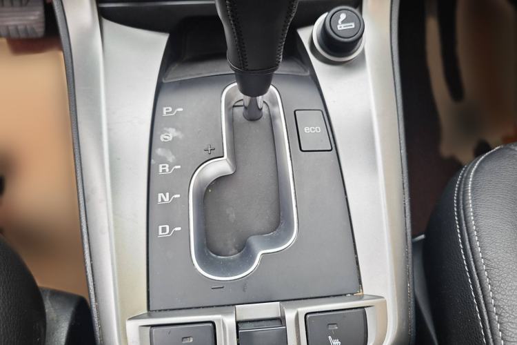 Used Chevrolet Captiva 2015 2.4L 4x4 Flagship Edition 7-Seater Interior 4