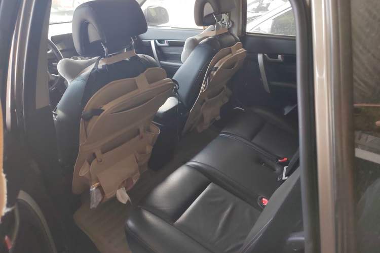 Used Chevrolet Captiva 2015 2.4L 4x4 Flagship Edition 7-Seater Interior 4