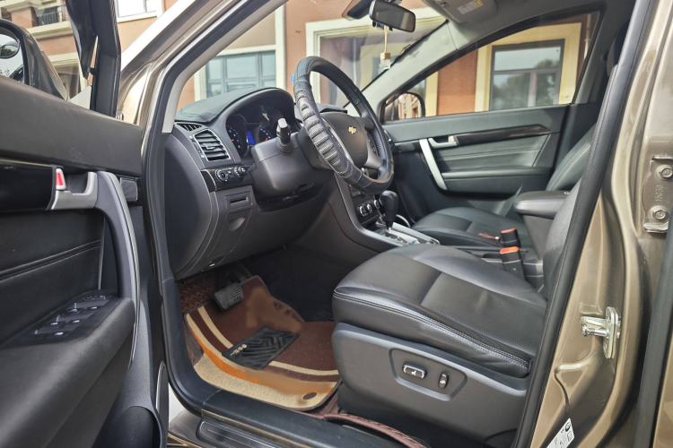 Used Chevrolet Captiva 2015 2.4L 4x4 Flagship Edition 7-Seater Interior 5