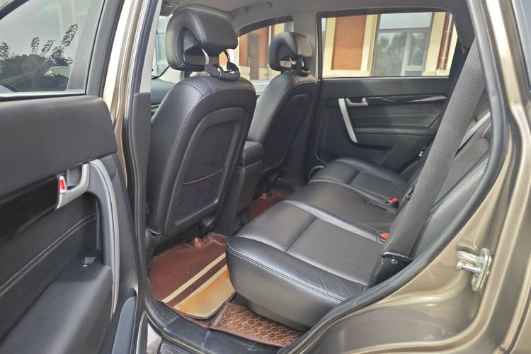 Used Chevrolet Captiva 2015 2.4L 4x4 Flagship Edition 7-Seater Interior 6