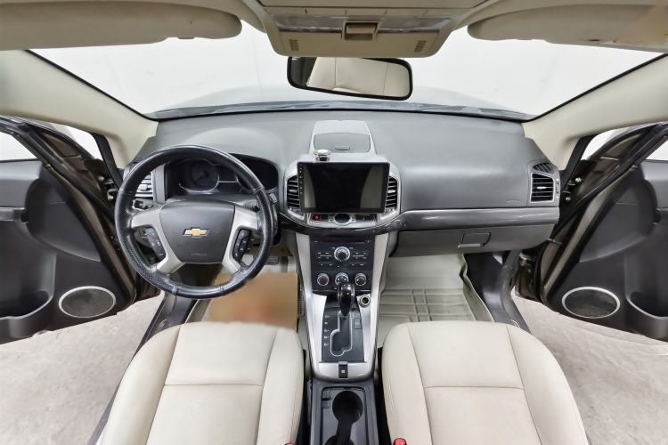 Used Chevrolet Captiva 2015 2.4L Two-Wheel Drive Urban Version 7 Seats Interior 8