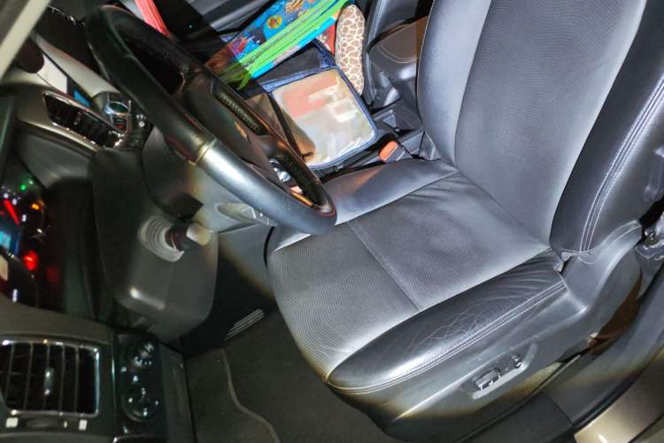 Used Chevrolet Captiva 2015 2.4L 4x4 Flagship Edition 7-Seater Left Front Seat