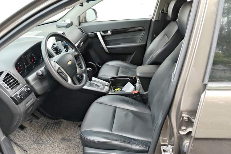Used Chevrolet Captiva 2015 2.4L Two-Wheel Drive Urban Version 7 Seats Left Front Seat