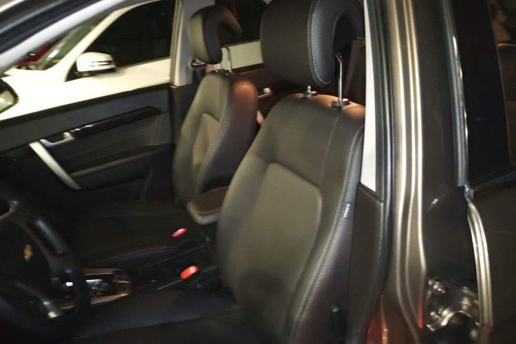 Used Chevrolet Captiva 2015 2.4L 4x4 Flagship Edition 7-Seater Left Front Seat