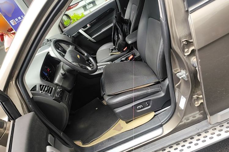 Used Chevrolet Captiva 2015 2.4L Two-Wheel Drive Urban Version 7 Seats Left Front Seat
