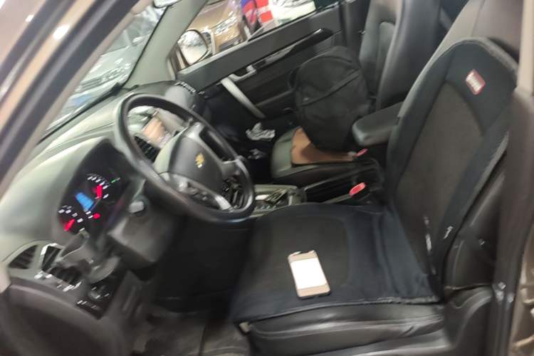 Used Chevrolet Captiva 2015 2.4L Two-Wheel Drive Urban Version 7 Seats Left Front Seat