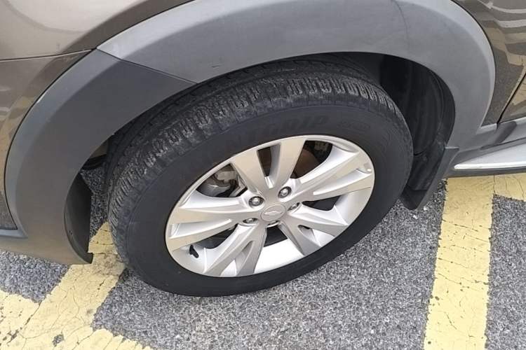 Used Chevrolet Captiva 2015 2.4L 4x4 Flagship Edition 7-Seater Left Front Wheel Hub