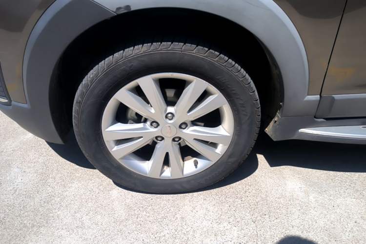 Used Chevrolet Captiva 2015 2.4L 4x4 Flagship Edition 7-Seater Left Front Wheel Hub