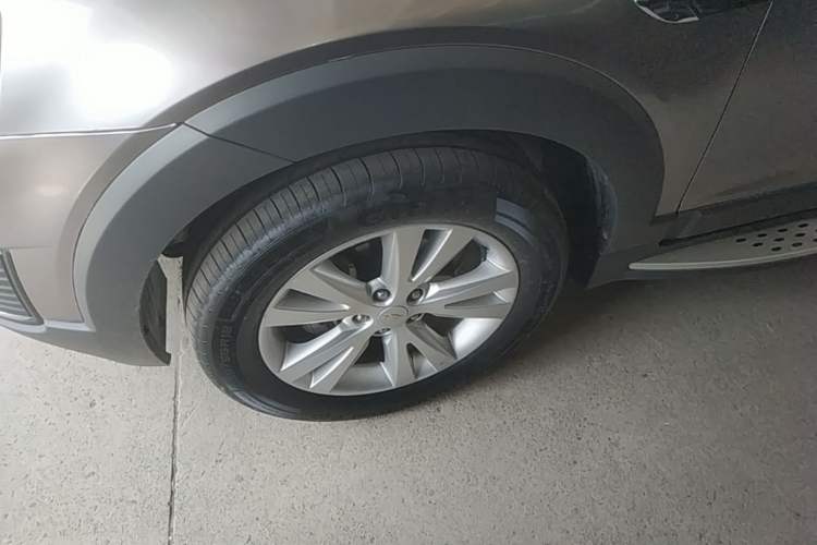 Used Chevrolet Captiva 2015 2.4L 4x4 Flagship Edition 7-Seater Left Front Wheel Hub