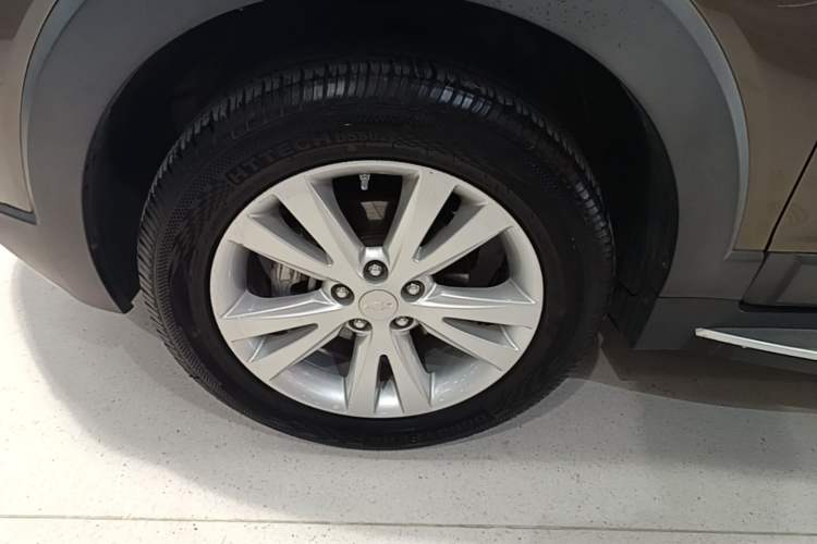 Used Chevrolet Captiva 2015 2.4L 4x4 Flagship Edition 7-Seater Left Front Wheel Hub