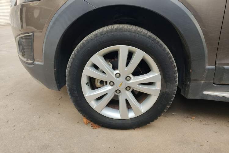 Used Chevrolet Captiva 2015 2.4L 4x4 Flagship Edition 7-Seater Left Front Wheel Hub