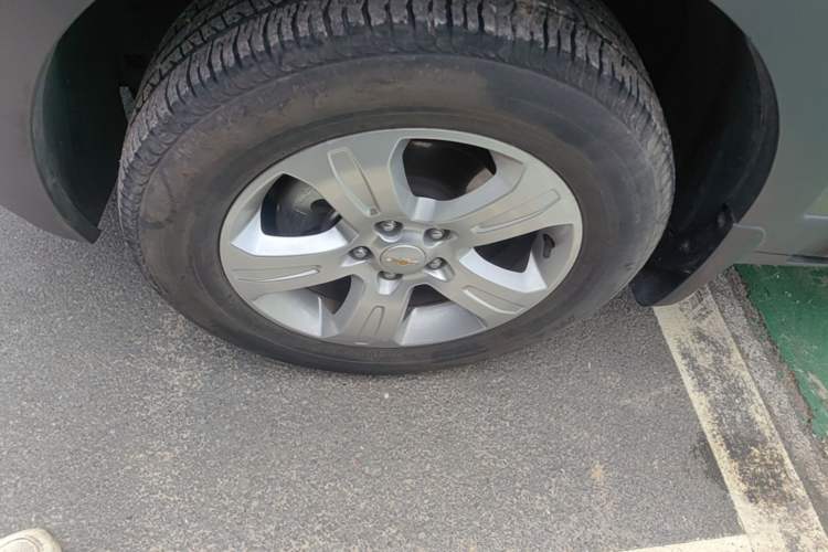Used Chevrolet Captiva 2015 2.4L Two-Wheel Drive Urban Version 7 Seats Left Front Wheel Hub