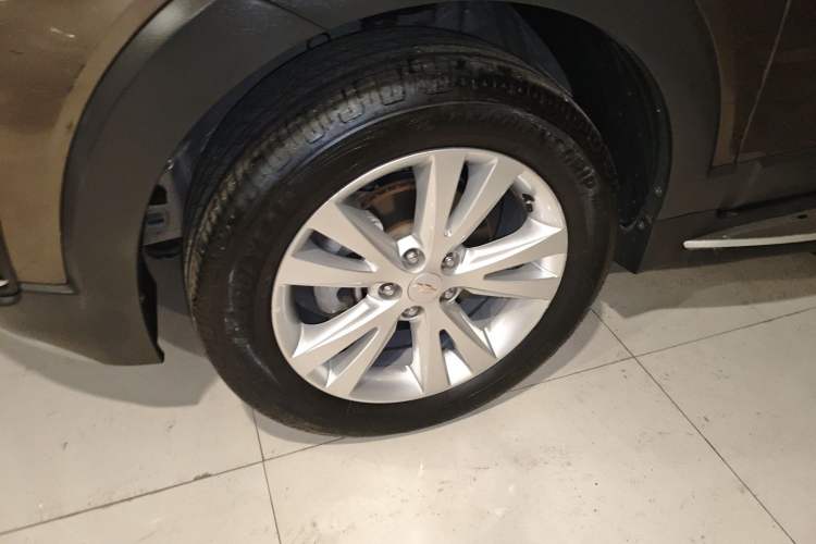 Used Chevrolet Captiva 2015 2.4L 4x4 Flagship Edition 7-Seater Left Front Wheel Hub