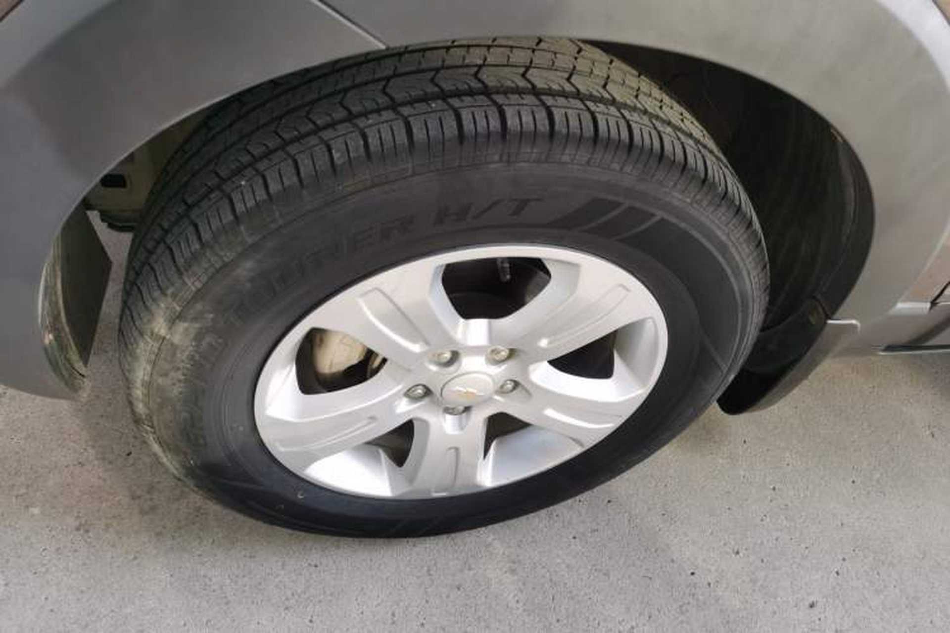 Used Chevrolet Captiva 2015 2.4L Two-Wheel Drive Urban Version 7 Seats Left Front Wheel Hub