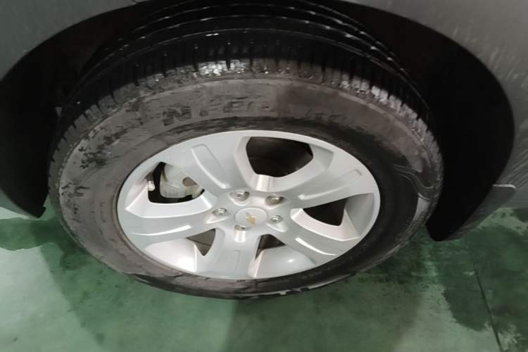 Used Chevrolet Captiva 2015 2.4L Two-Wheel Drive Urban Version 7 Seats Left Front Wheel Hub