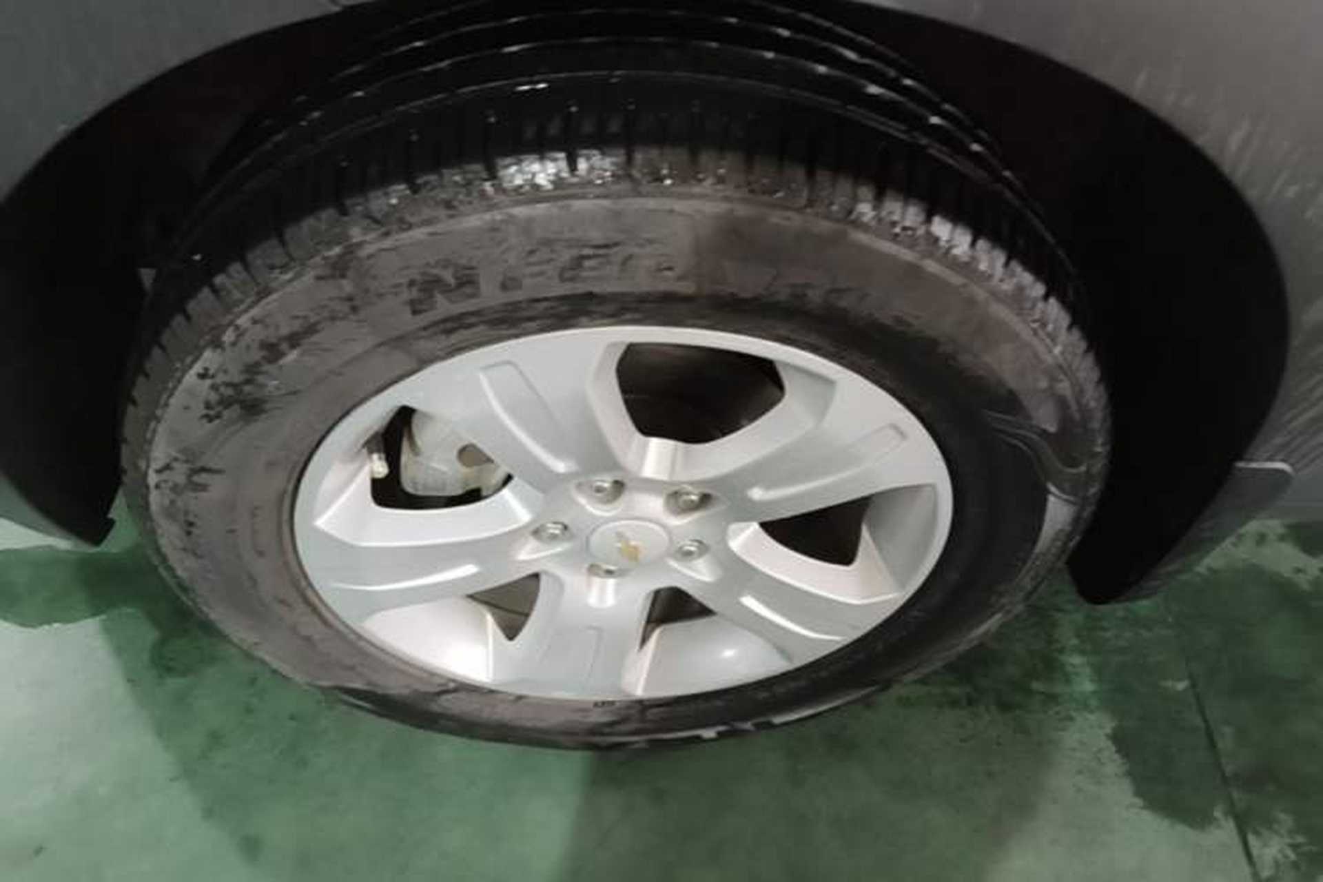 Used Chevrolet Captiva 2015 2.4L Two-Wheel Drive Urban Version 7 Seats Left Front Wheel Hub