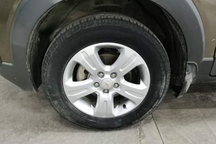 Used Chevrolet Captiva 2015 2.4L Two-Wheel Drive Urban Version 7 Seats Left Front Wheel Hub