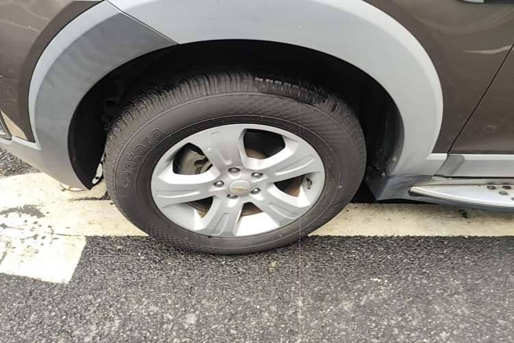 Used Chevrolet Captiva 2015 2.4L Two-Wheel Drive Urban Version 7 Seats Left Front Wheel Hub